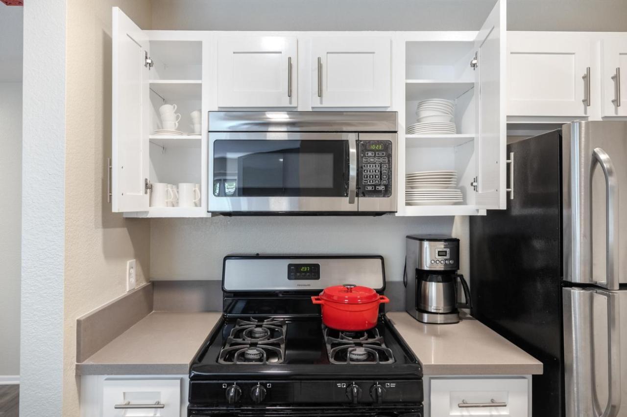Westwood 2br W Balcony Fireplace Nr Ucla Lax-169 Los Angeles
