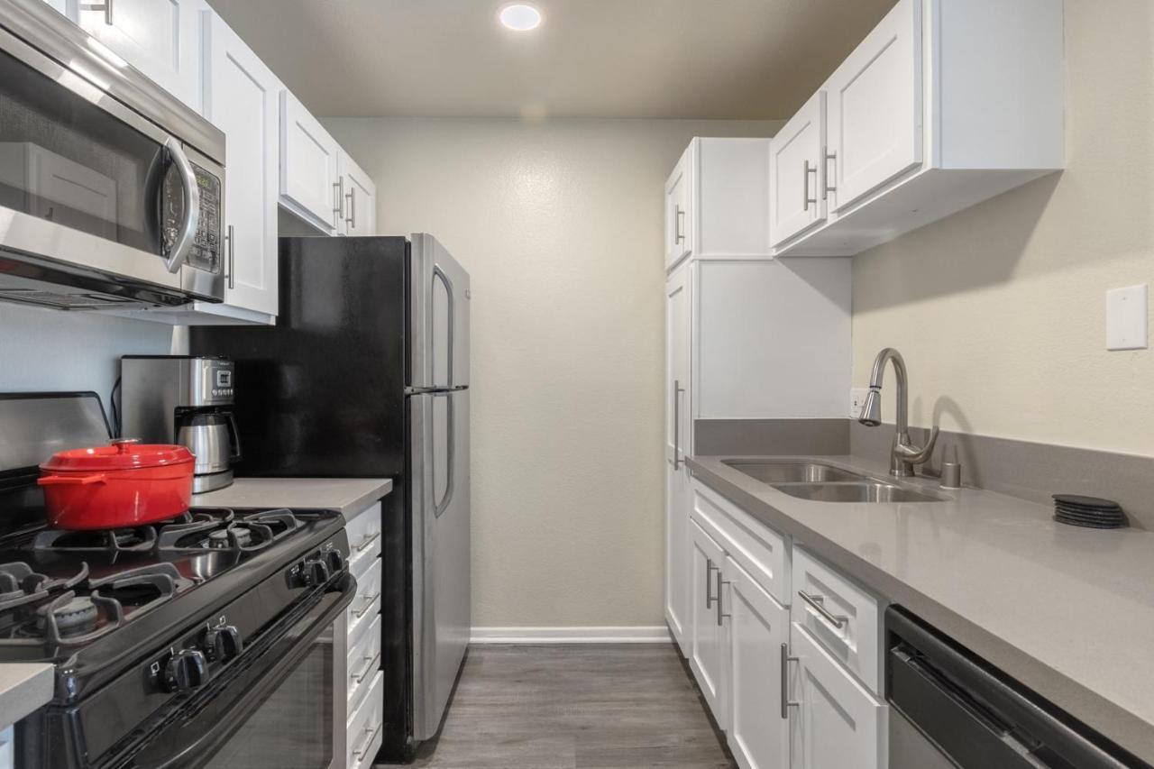 Westwood 2br W Balcony Fireplace Nr Ucla Lax-169